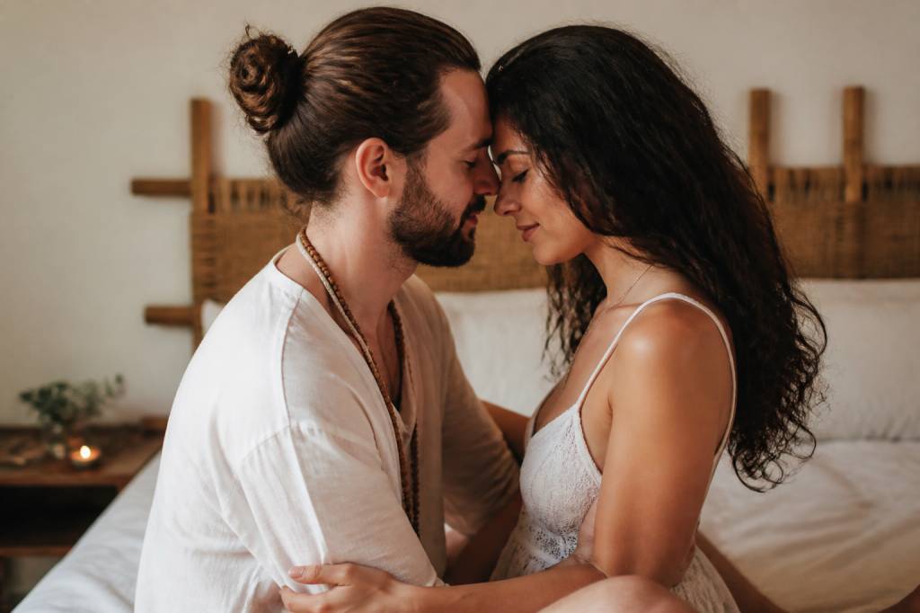 Amour tantrisme : comment éveiller la sensualité et renforcer le lien amoureux Amour tantrisme : comment éveiller la sensualité et renforcer le lien amoureux